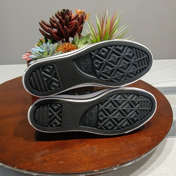 Converse Gray and White Women's Sneakers - Picture 5 of 7